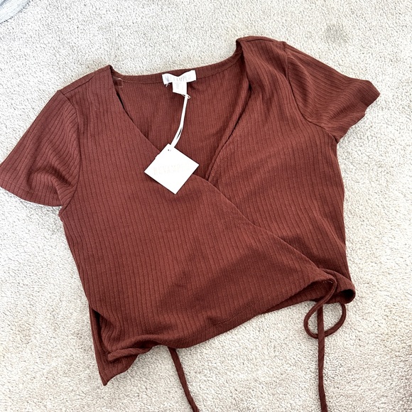 💥2/$20💥 Brand New Crop Wrap Top - Picture 1 of 6